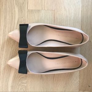 Nude leather flats with black patent bow